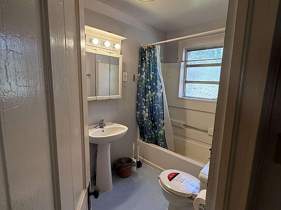 5th image of 3906 Market St