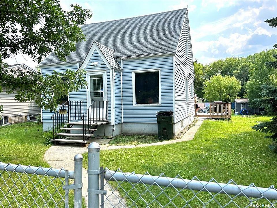 1st image of 537 7th St E
