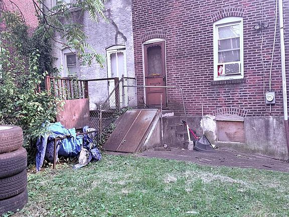 3rd image of 1107 Pine St