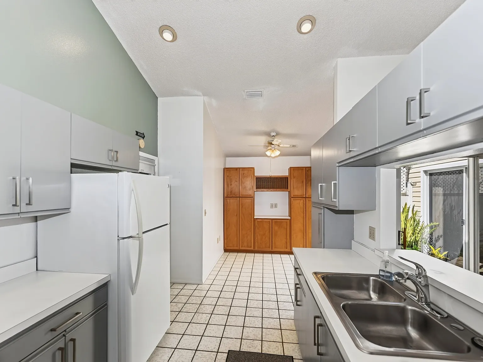 3 bed, 1432 sqft, $2,300 — Photo 2