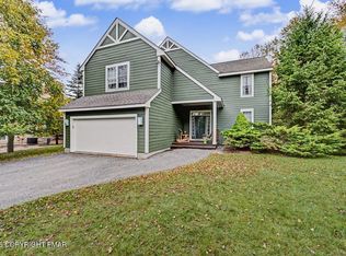151 Skytop Rd, Pocono Pines, PA 18350