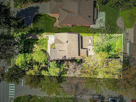 2nd image of 1381 Lorne Park Rd