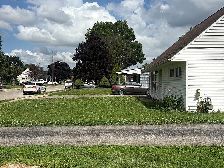 4173 Powell Ave — Photo 3