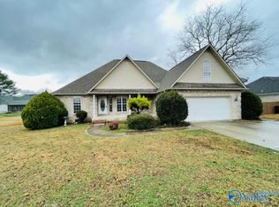 208 Chestnut Oak Cir, Owens X Rds, AL 35763