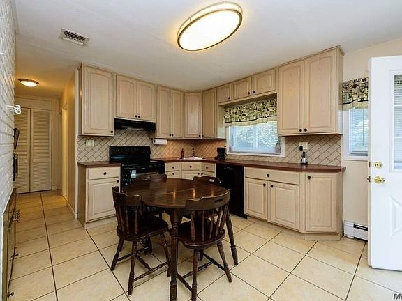 4th image of 6 Bunting Ln