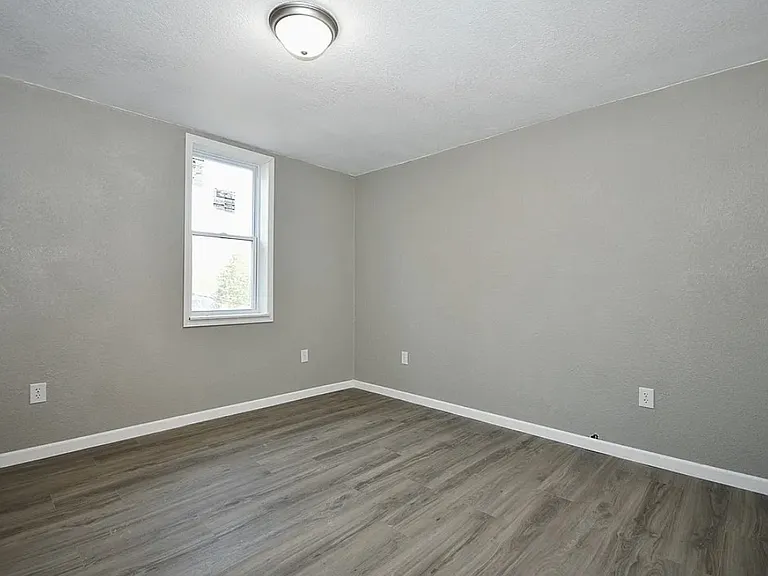 494 8th St #2 — Photo 7