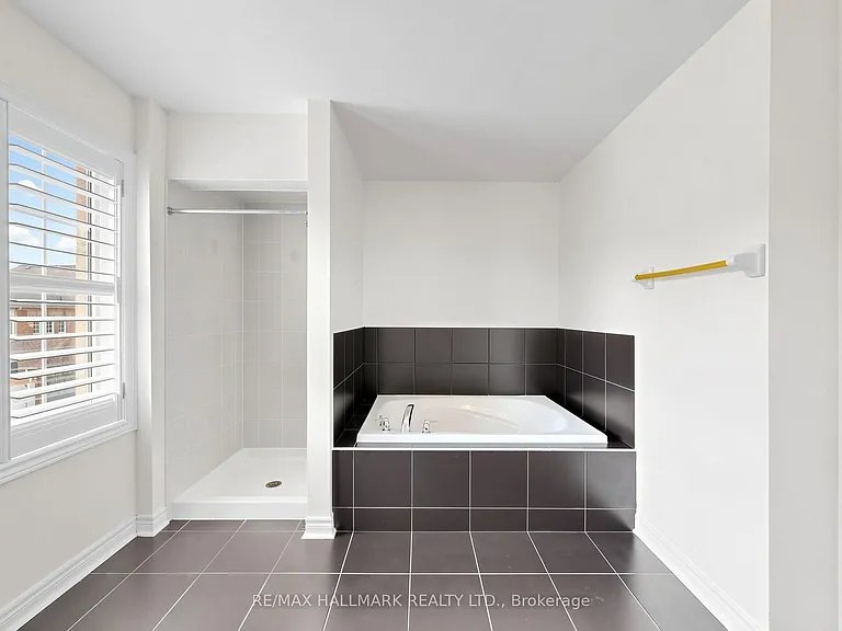 72 Middlecote Dr — Photo 29