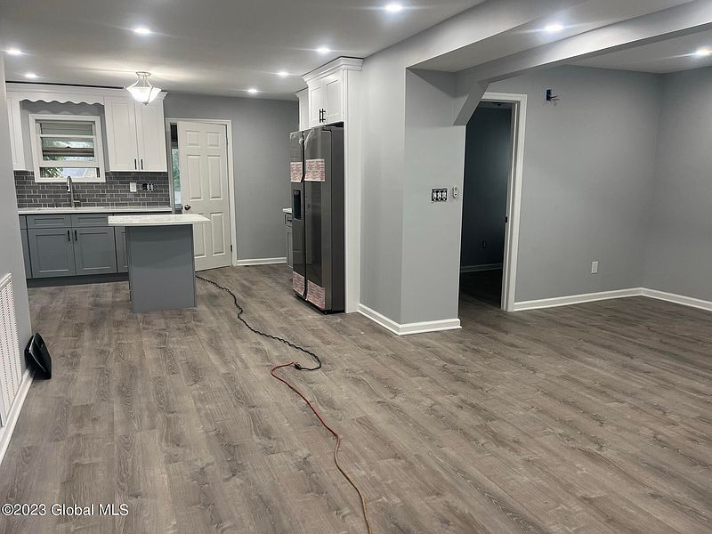 4th image of 1360 Wing Avenue