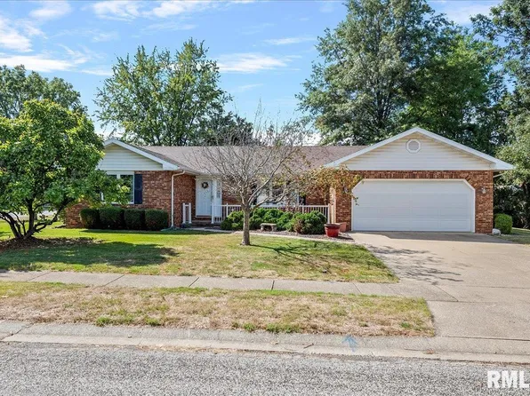 17 Shiloh Dr, Jacksonville, IL 62650