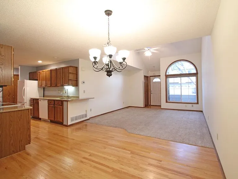 207 Primrose Ct — Photo 4