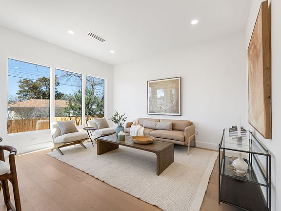 3rd image of 2406 Euclid Ave #2
