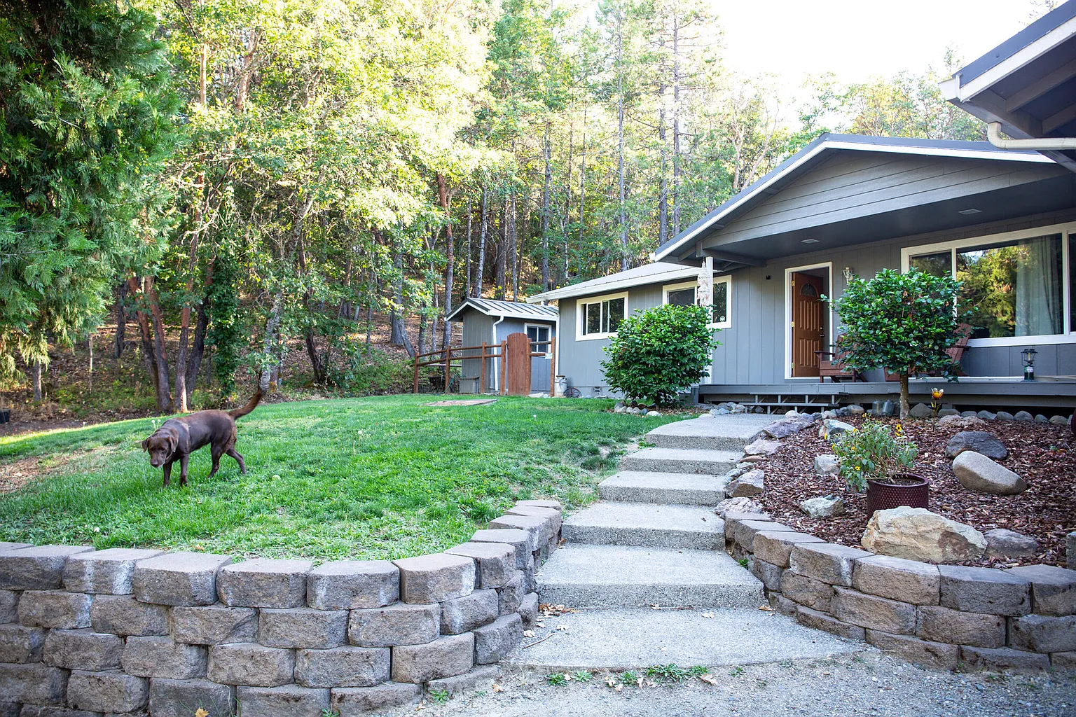 2560 Midway Ave photo 1