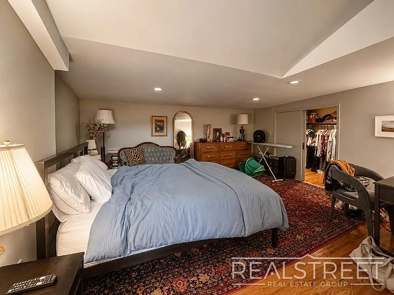 95 1st Pl #4 — Photo 10