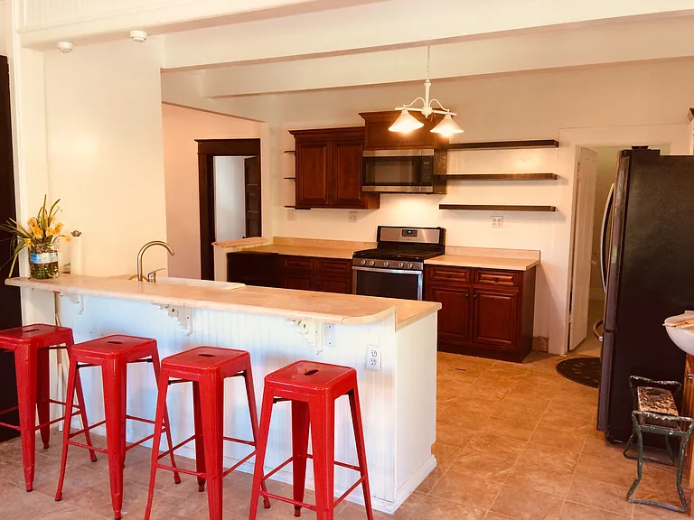8' of counter dining