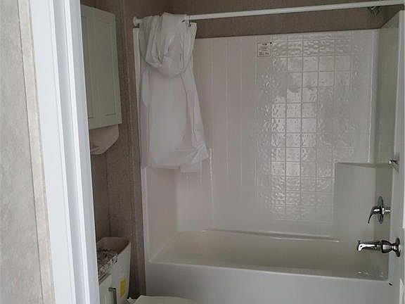 5th image of 464 Oaklawn Dr