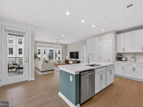 1669 Bandit Loop Unit 301A, Reston, VA 20190