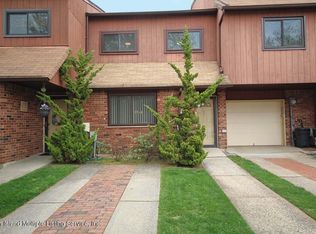 201 Stonegate Dr, Staten Island, NY 10304