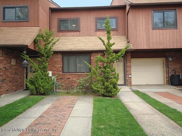 201 Stonegate Dr, Staten Island, NY 10304