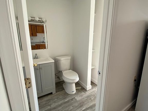4th image of 3348 Easton Ave #303