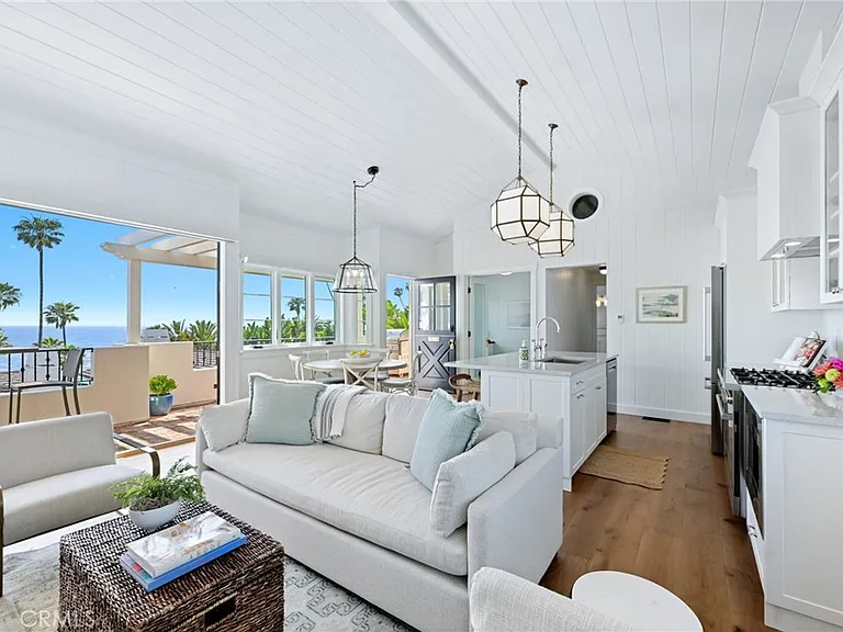 360 Cliff — Photo 1