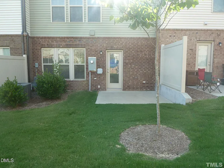 521 Denhoff Dr — Photo 9