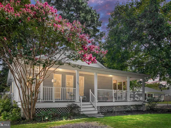 126 5th St, Colonial Beach, VA 22443