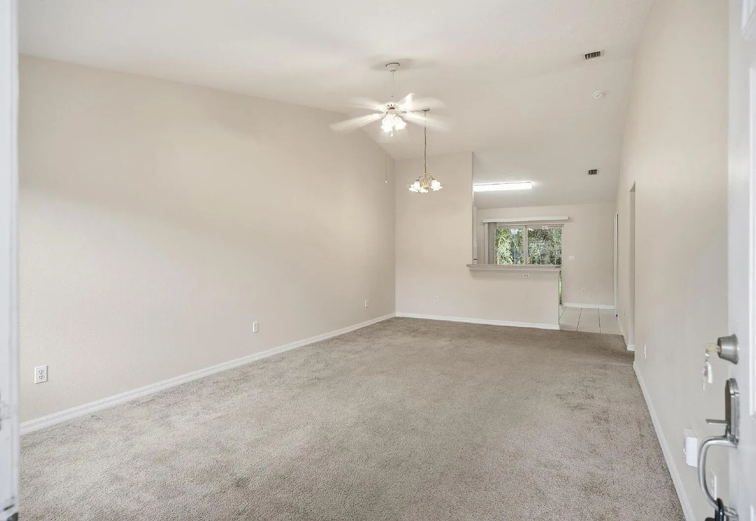 3 bed, 2.0 bath, 1142 sqft, $1,495 — Photo 2