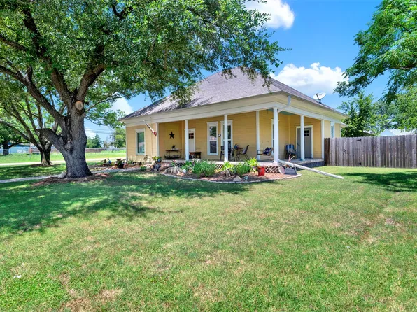 213 W Morton St, Boyd, TX 76023