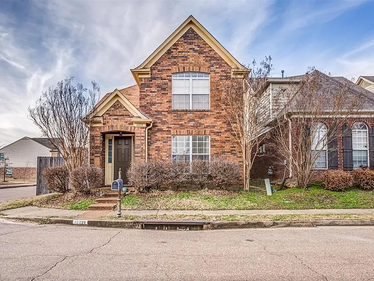 10222 Sterling Ridge Dr — Photo 1