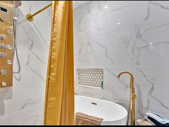 4th image of 210 W Gardenia St #12