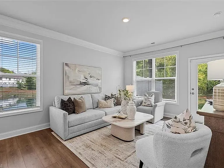 1010 Henson Park Dr — Photo 5