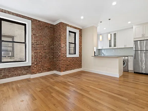 21-48 35th St APT 4C, Astoria, NY 11105
