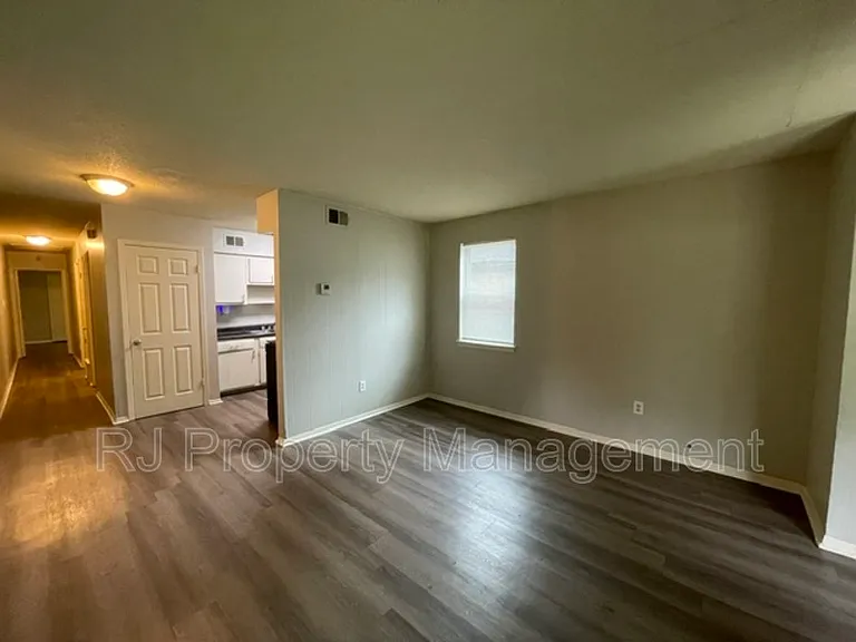 3479 Powell Ave — Photo 4