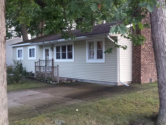 2nd image of 114 S Marshall St