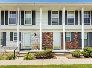 21723 Hidden Rivers Dr N, Southfield, MI 48075