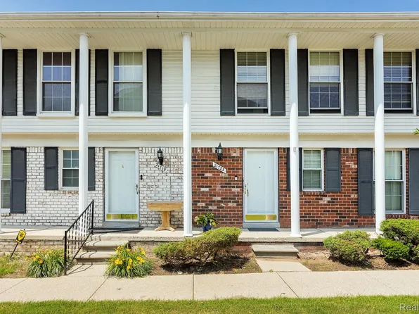 21723 Hidden Rivers Dr N, Southfield, MI 48075
