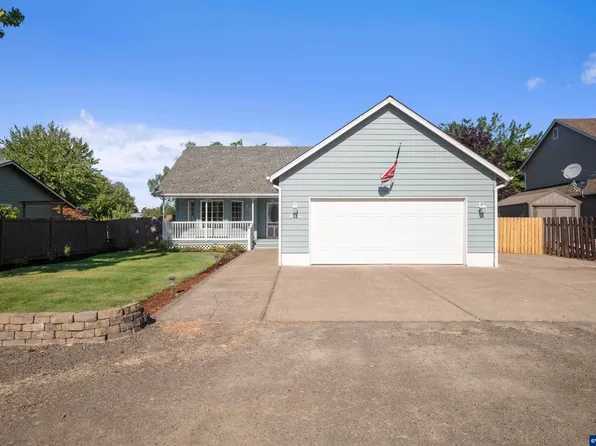 345 N 9th St, Harrisburg, OR 97446