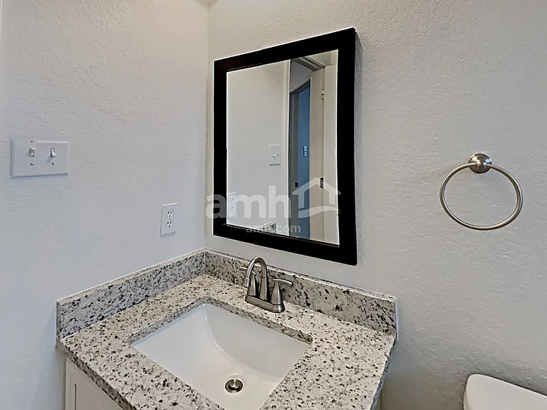 1038 Lauren St — Photo 20