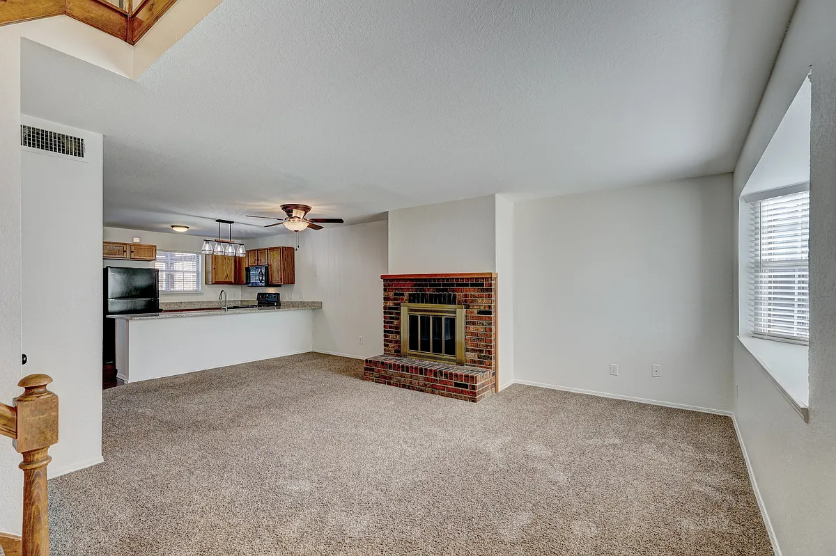 Building Photo - 900 E Peachtree Ter #105