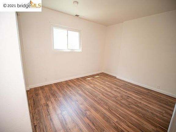5th image of 3998 Edwards Ave