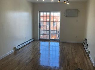 67-70 75th St, Middle Village, NY 11379