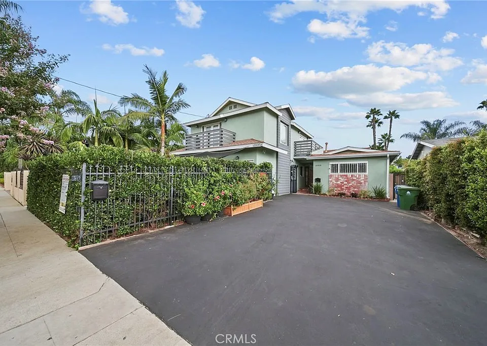 12319 Erwin St