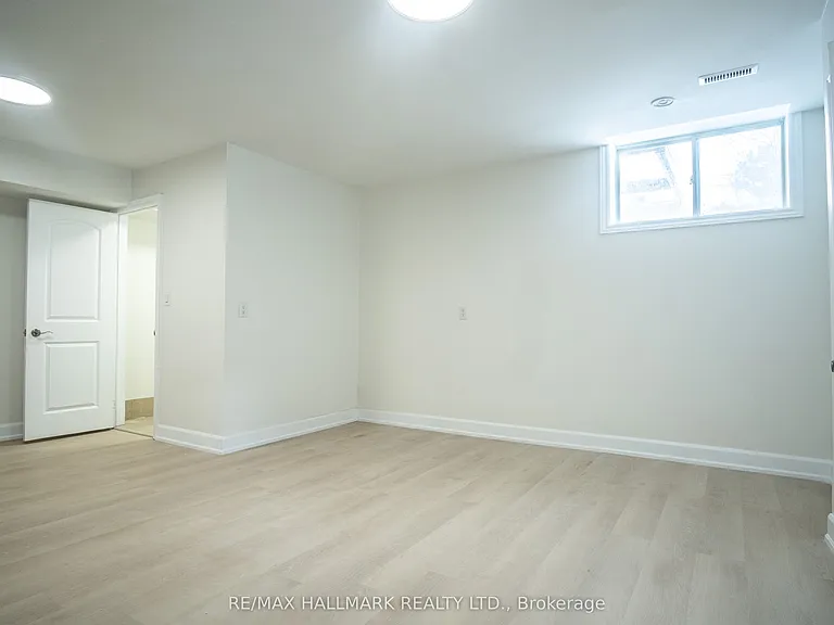 118 Fairholme Ave #2 — Photo 3