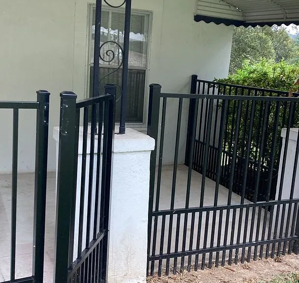 305 Dogwood Ave — Photo 2