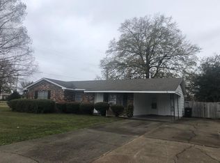1287 Oak Lane Dr, Greenville, MS 38703
