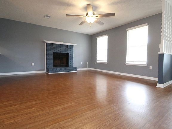4th image of 1070 Quail Hollow Dr
