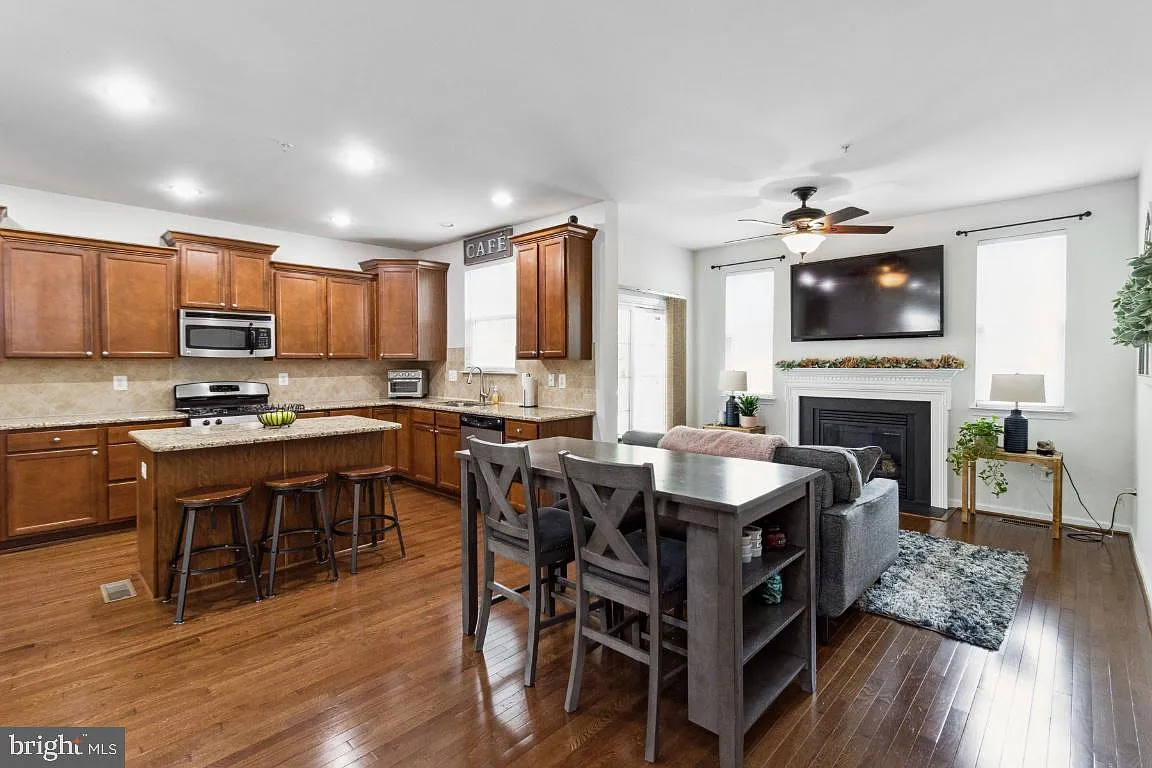 Building Photo - 7364 Mockingbird Cir