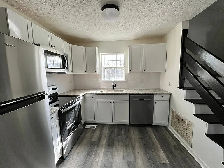 802 Aubrey Ave — Photo 5