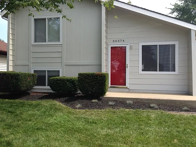 34374 Rhode Is — Photo 1