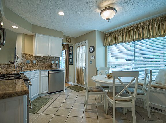 4th image of 353 Dewfall Dr